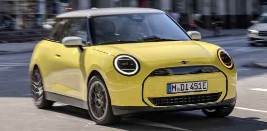 MINI Cooper 2024, la nuova generazione della Citycar inglese è sempre elegante e sbarazzina